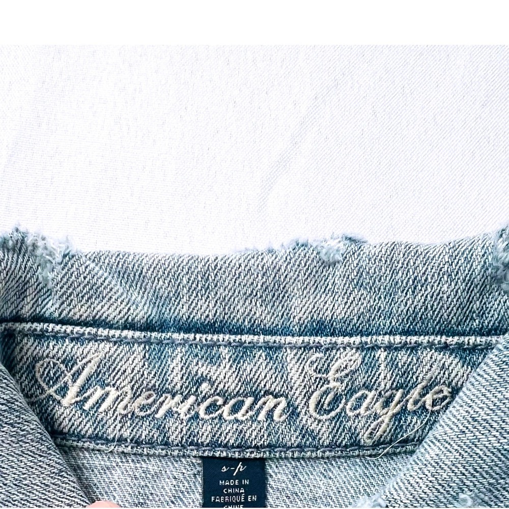 American Eagle Distressed Denim Jacket Aztec Embroidered Back Small Petite - Picture 7 of 10